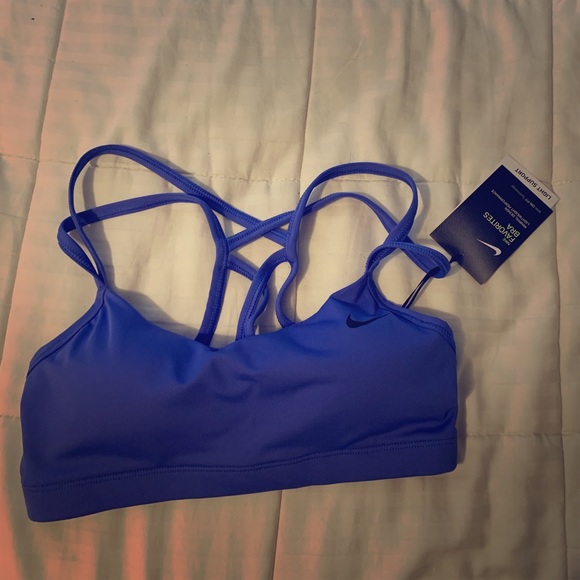 Nike sports bra with tagsss!!!